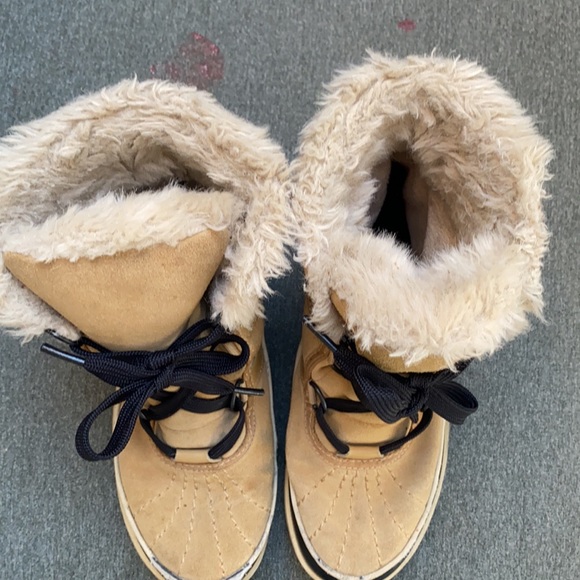 Sorel winter boots size 6 - Picture 3 of 5
